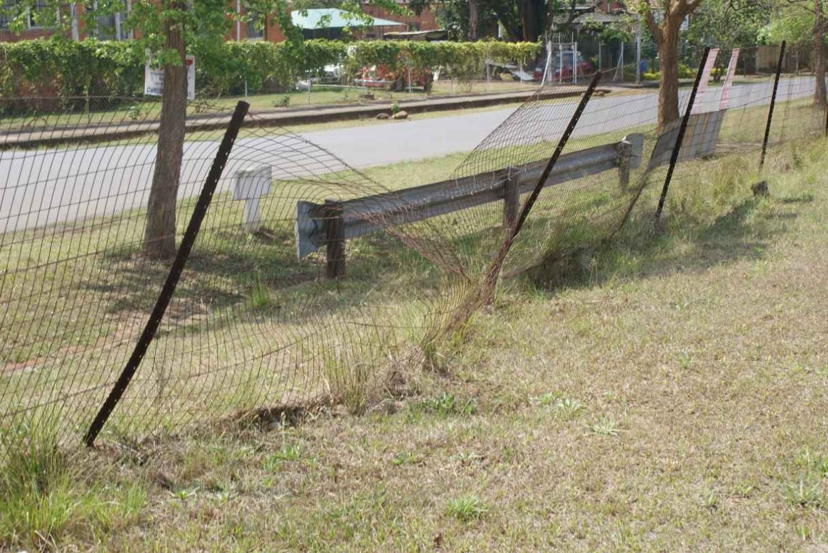 Overview on a broken fence