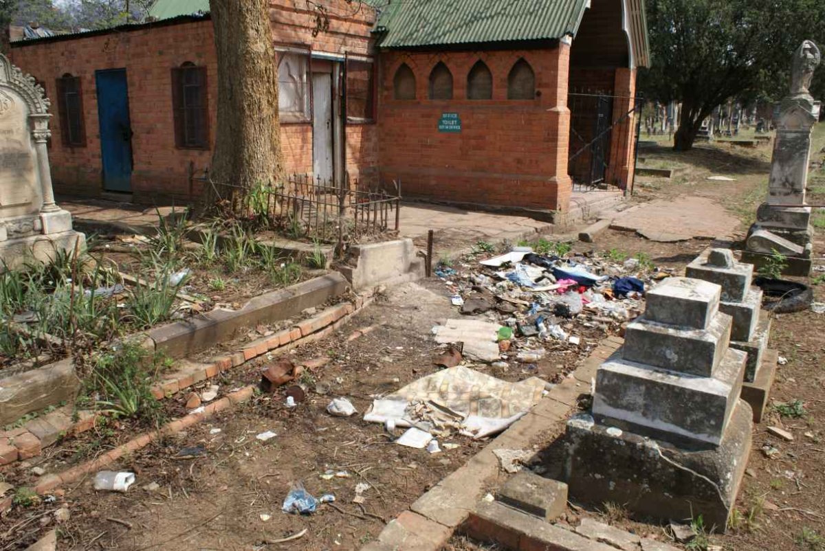 Rubbish between the graves &amp; sidewalk