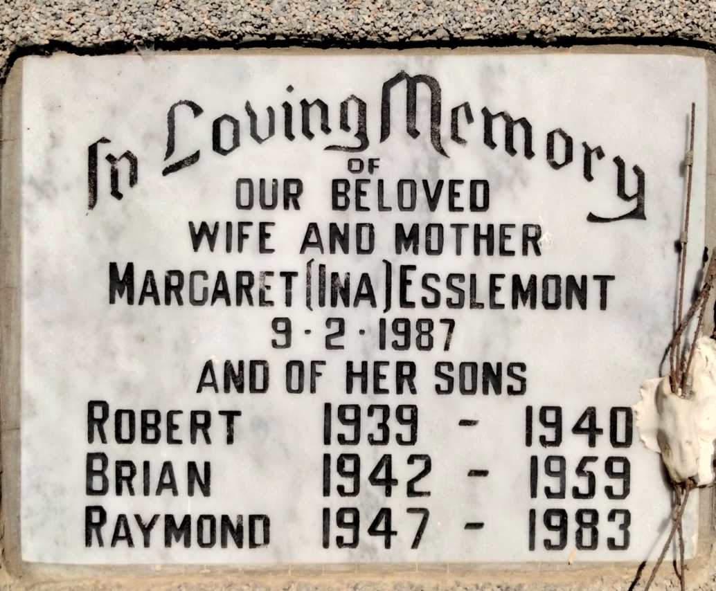 ESSLEMONT Margaret -1987 :: ESSLEMONT Robert 1939-1940 :: ESSLEMONT Brian 1942-1959 :: ESSLEMENT Raymond 1947-1983