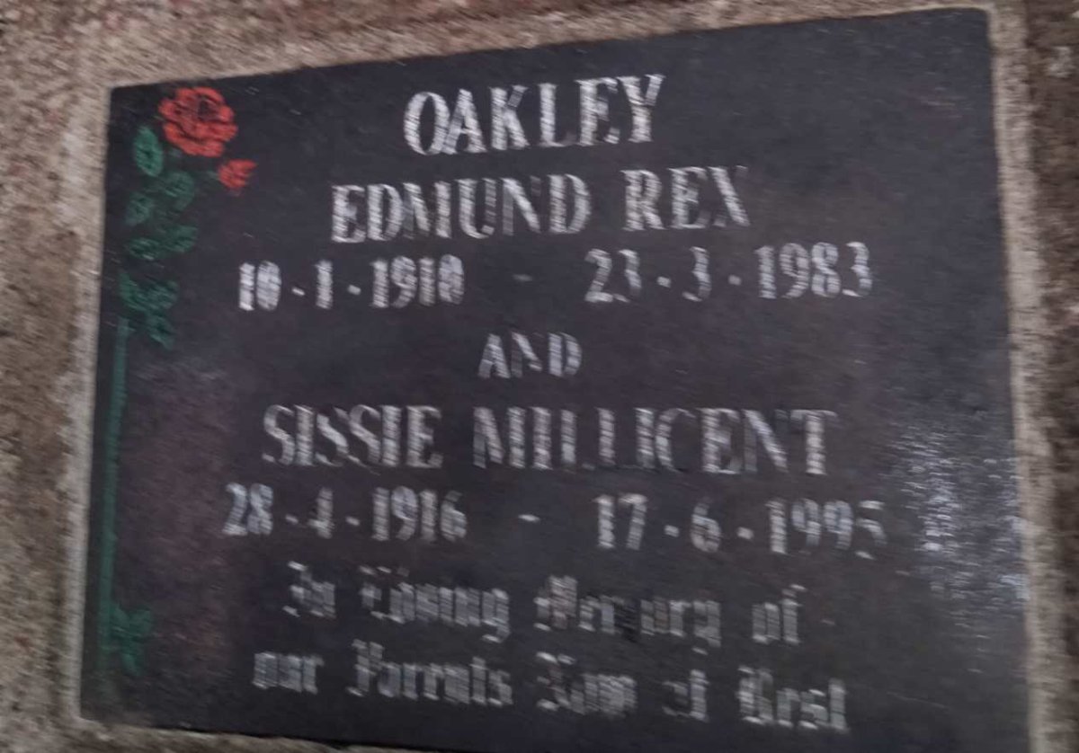 OAKLEY Edmund Rex 1910-1983 & Sissie Milllicent 1916-1995