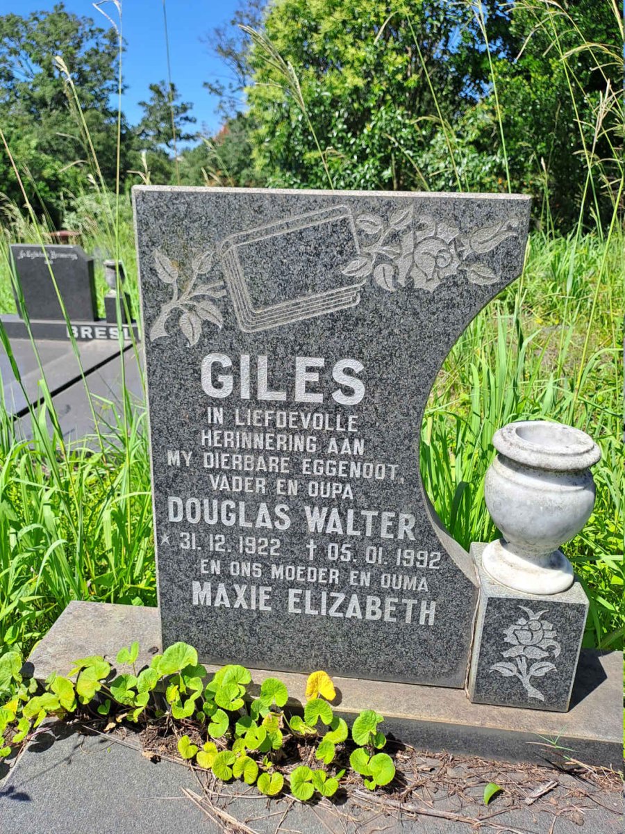 GILES Douglas Walter 1922-1992 & Maxie Elizabeth