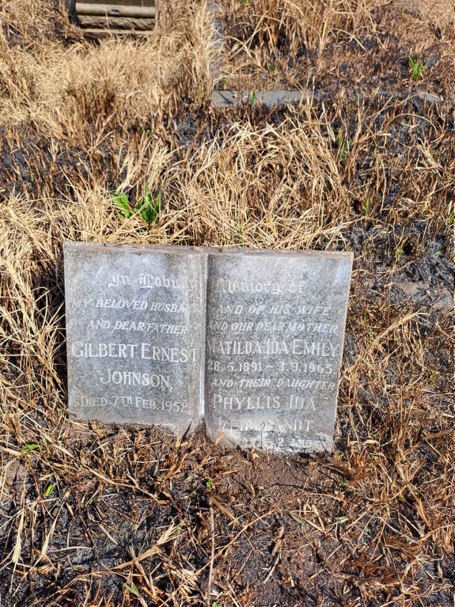 JOHNSON Gilbert Ernest -1952 & Matilda Ida Emilly 1891-1965 :: LEIBBRANDT Phyllis Ida 1922-1962
