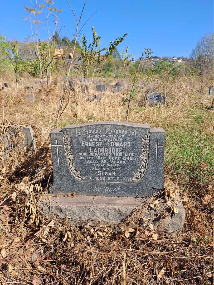 LADBROOKE Ernest Edward -1946 & Susan 1890-1971