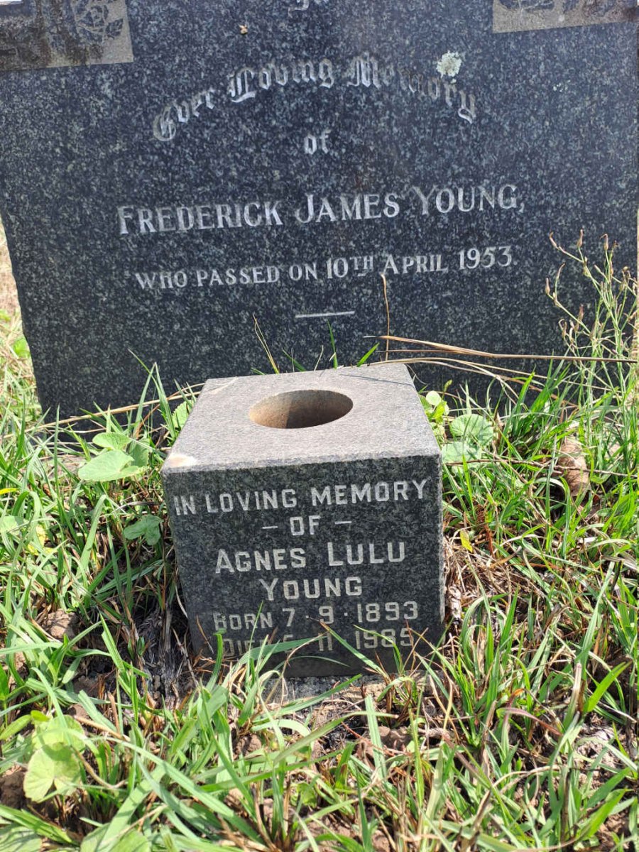 YOUNG Frederick James -1953 :: YOUNG Agnes Lulu 1893-1985