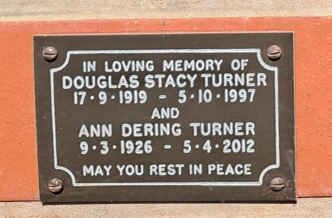TURNER Douglas Stacy 1919-1997 & Ann Dering 1926-2012