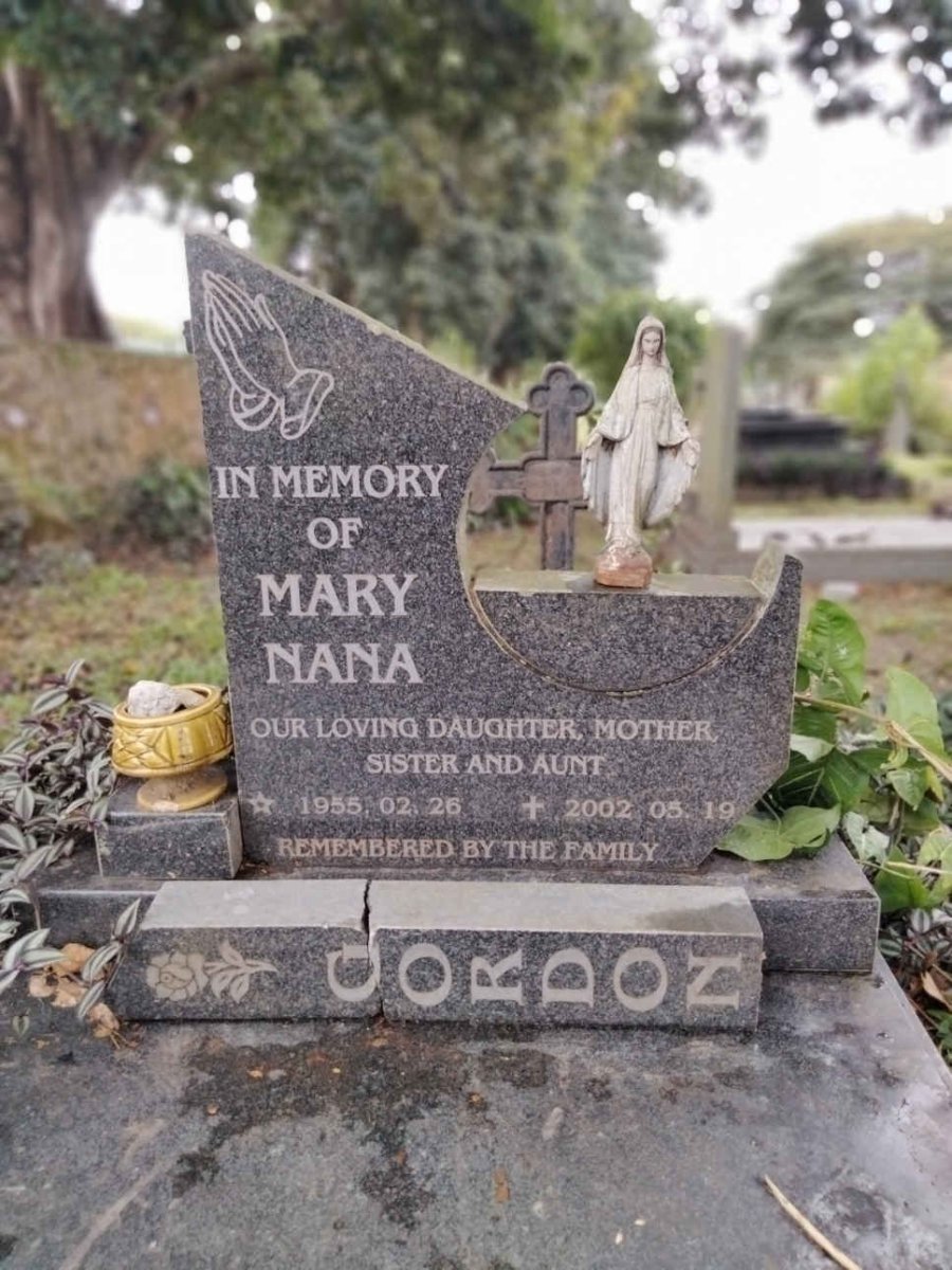 GORDON Mary Nana 1955-2002