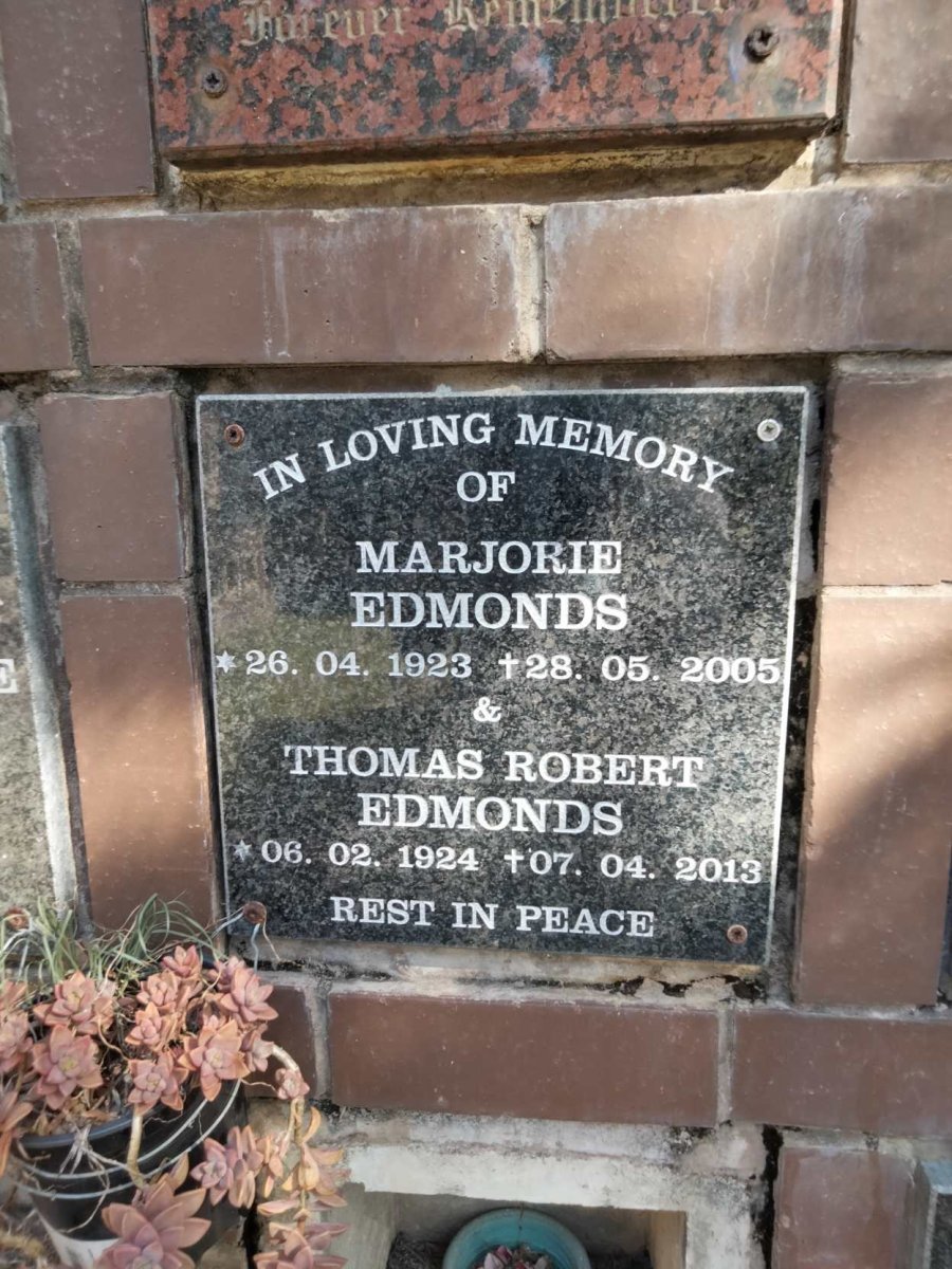 EDMONDS Thomas Robert 1924-2013 &amp; Marjorie 1923-2005