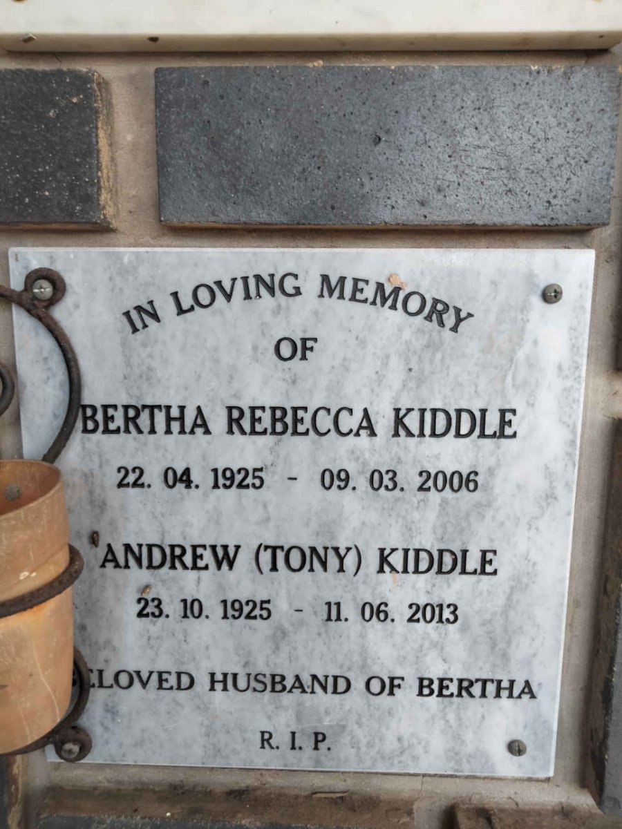KIDDLE Andrew 1925-2013 &amp; Bertha Rebecca 1925-2006