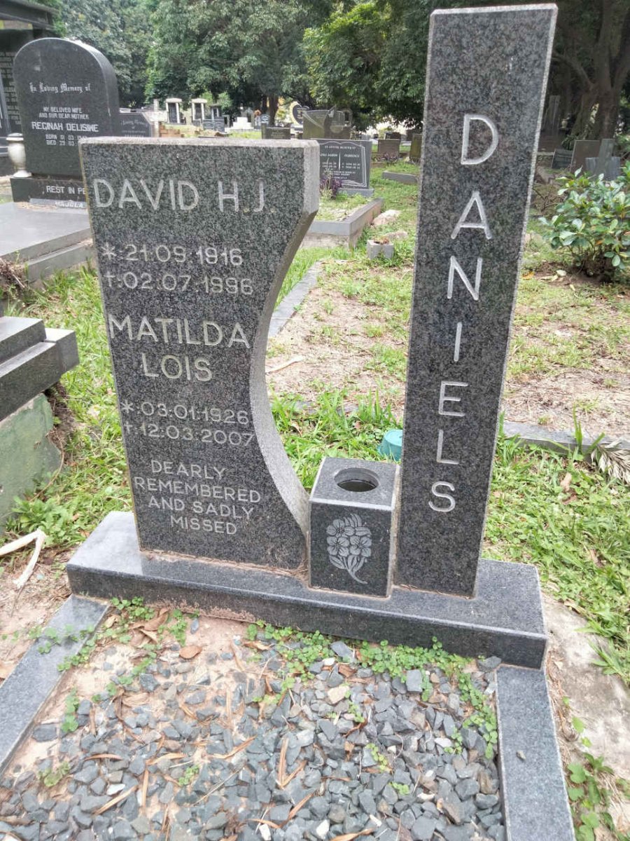 DANIELS David H.J. 1916-1996 & Matilda Lois 1926-2007 