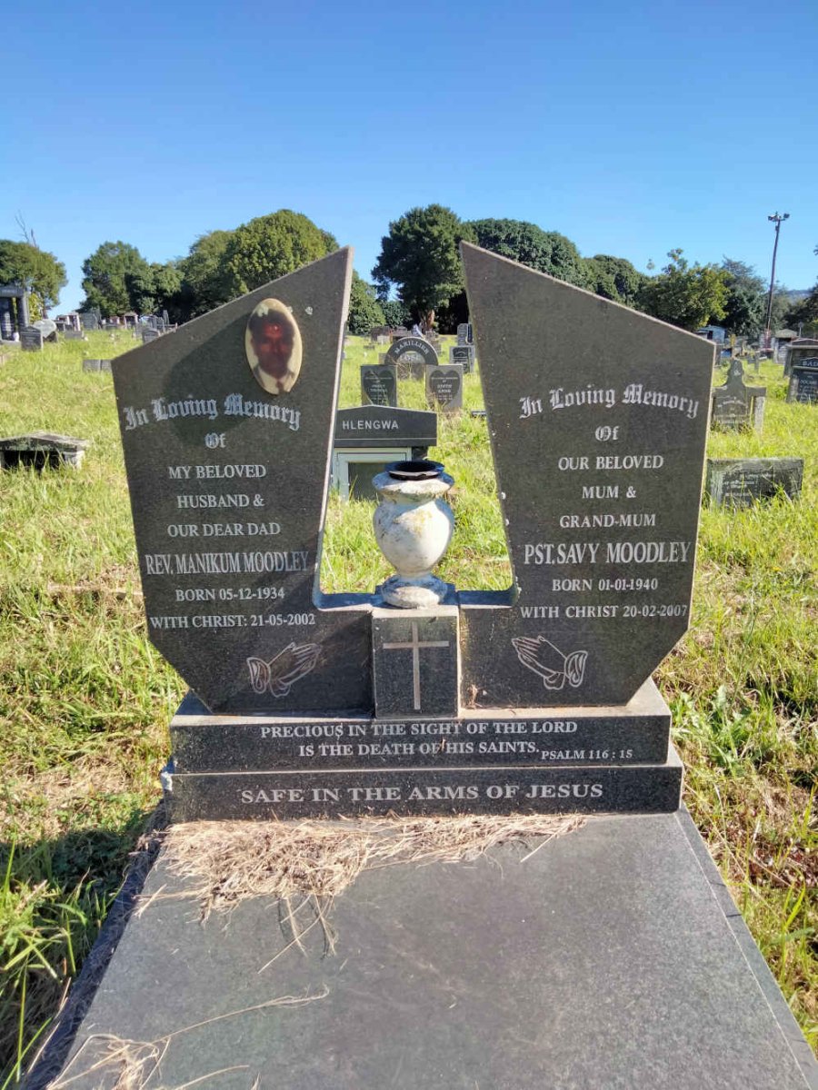 MOODLEY Manikum 1934-2002 & Savy 1940-2007