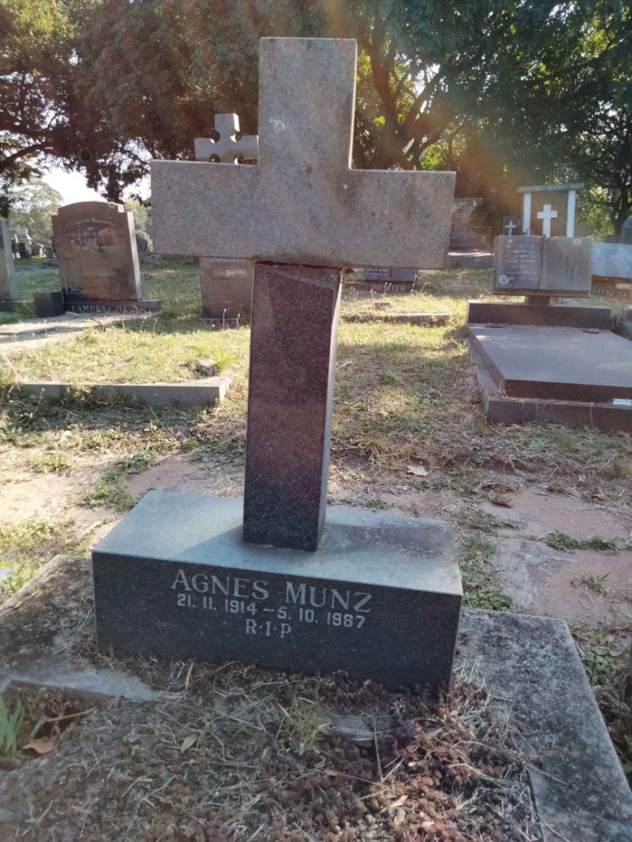 MUNZ Agnes 1914-1987