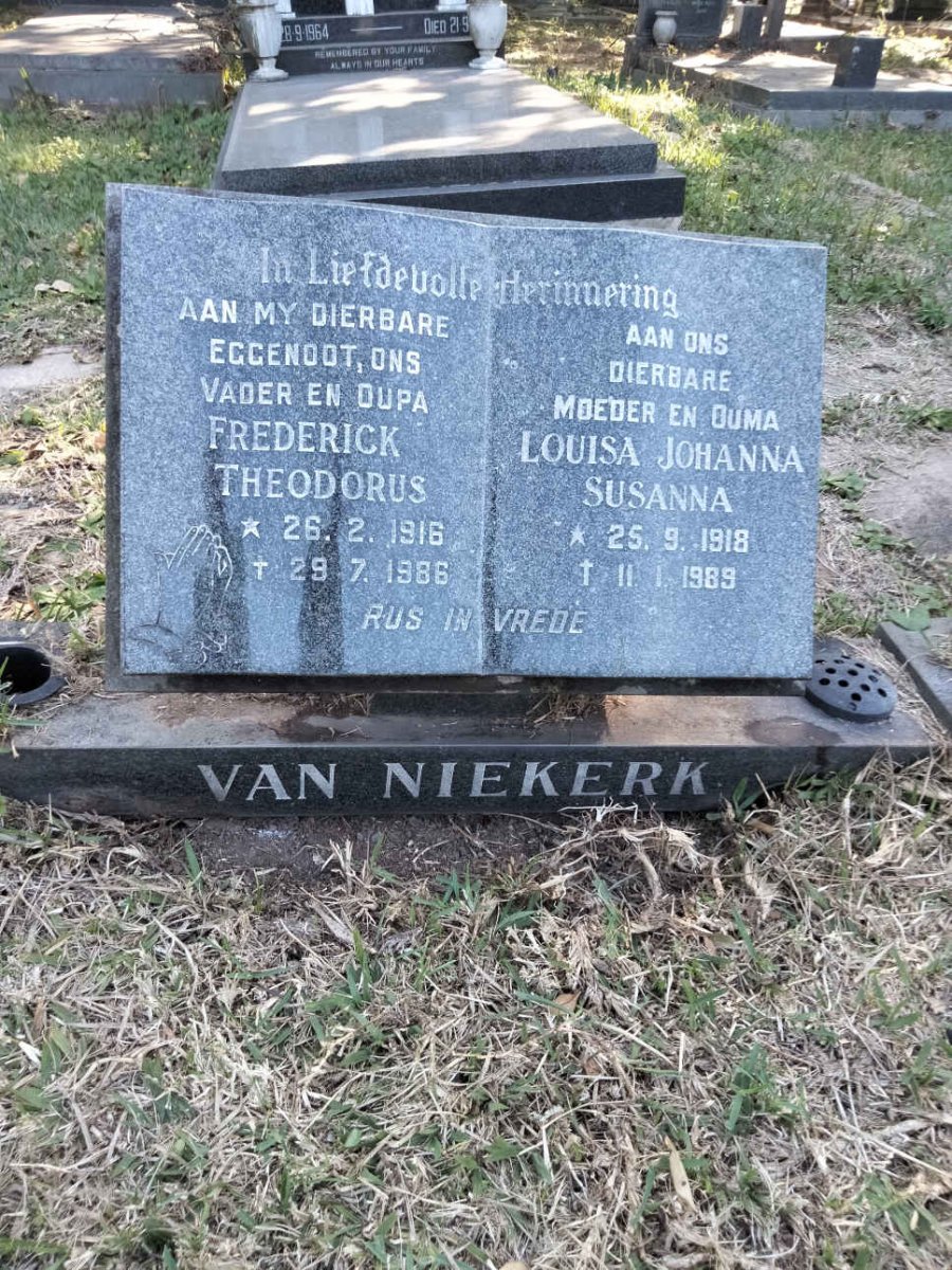 NIEKERK Frederick Theodorus, van 1916-1986 &amp; Louisa Johanna Susanna 1918-1989