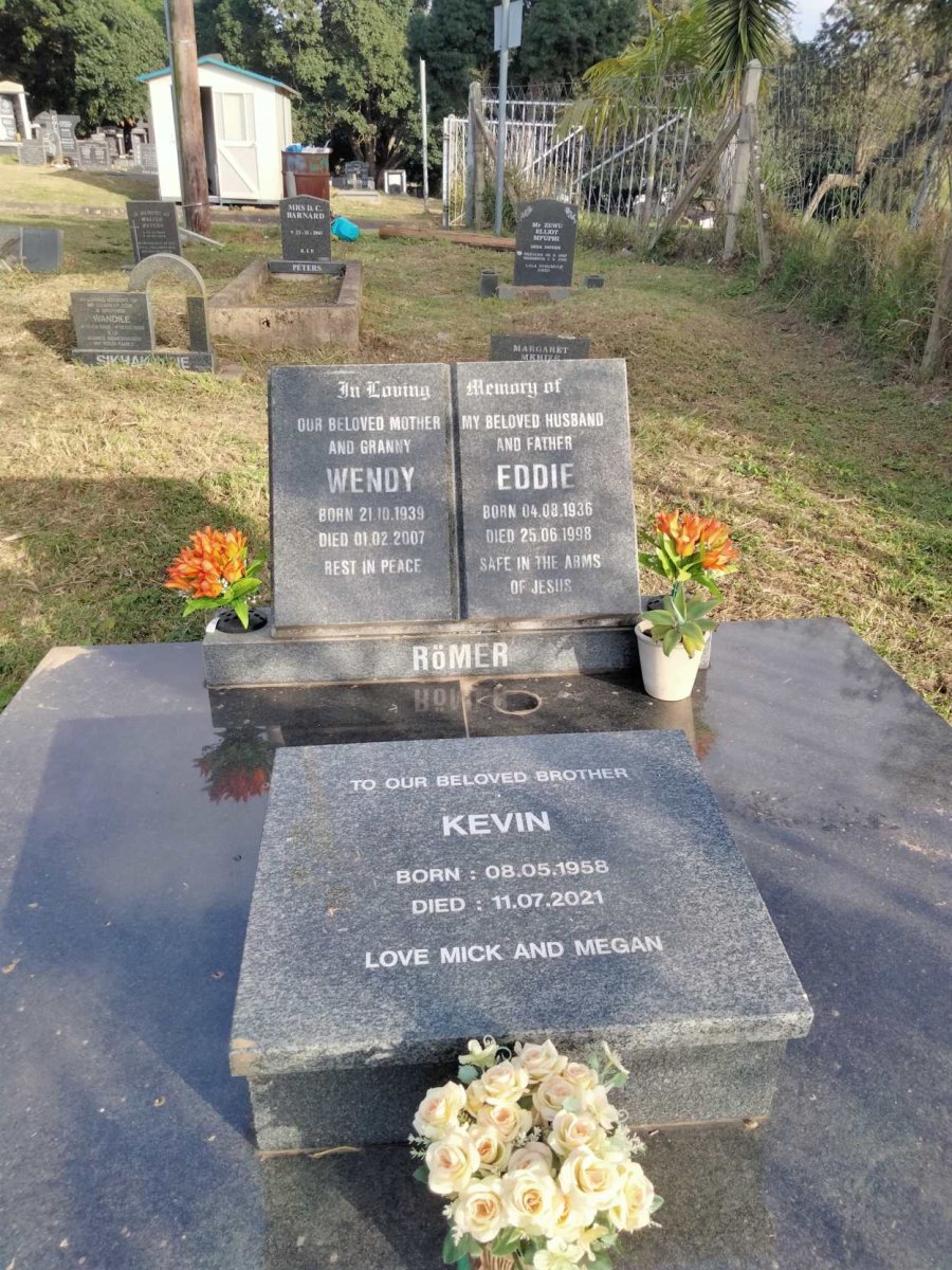ROMER Eddie 1936-1998 &amp; Wendy 1939-2007 :: ROMER Kevin 1958-2021