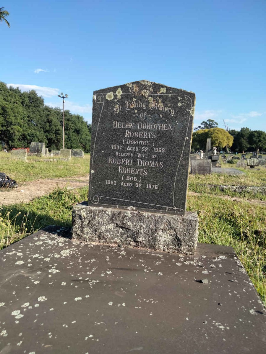 ROBERTS Robert Thomas 1883-1976 &amp; Helen Dorothea 1907-1959