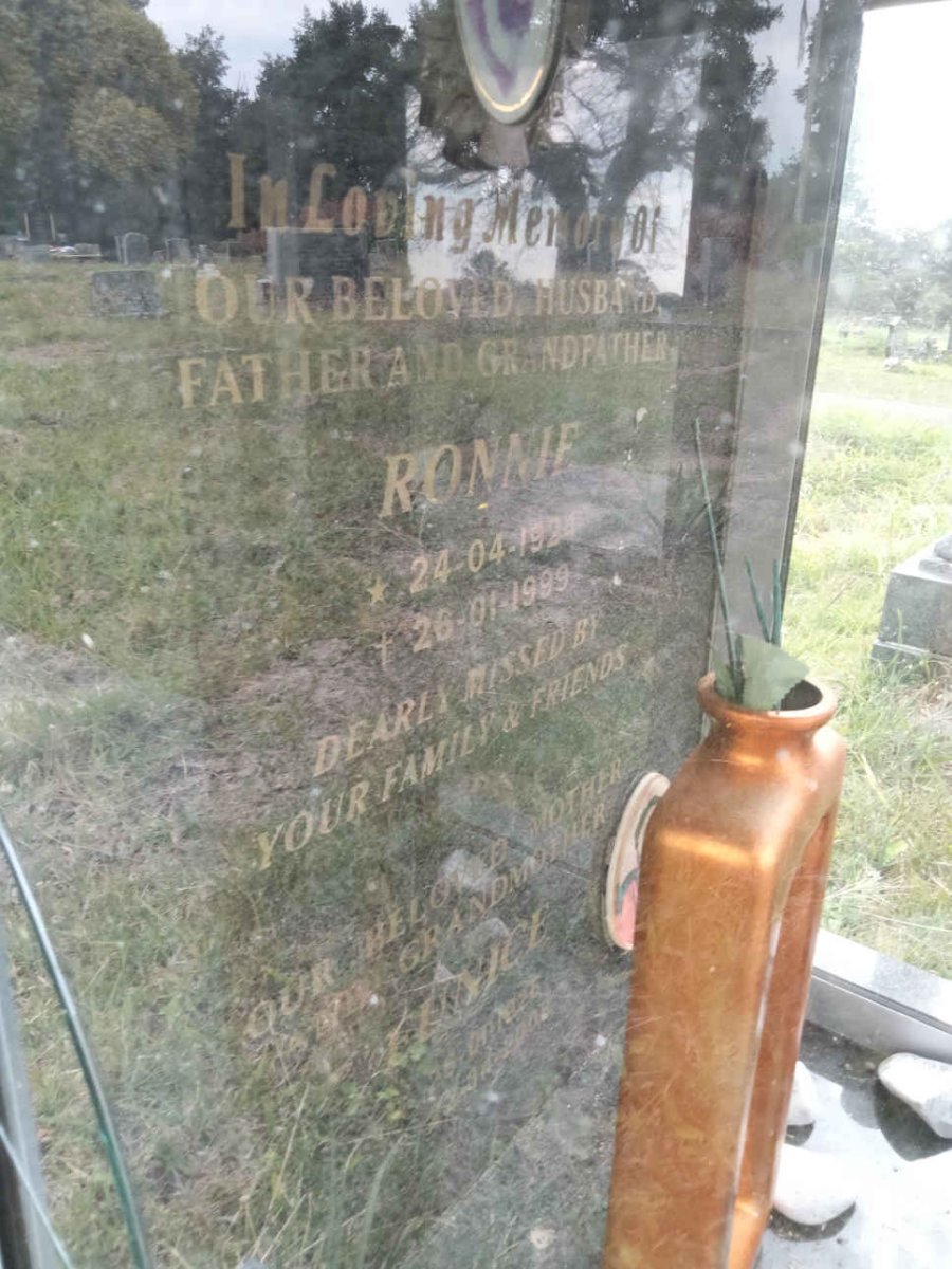 SKEET Ronnie 1924-1999 &amp; Eunice 192?-20??