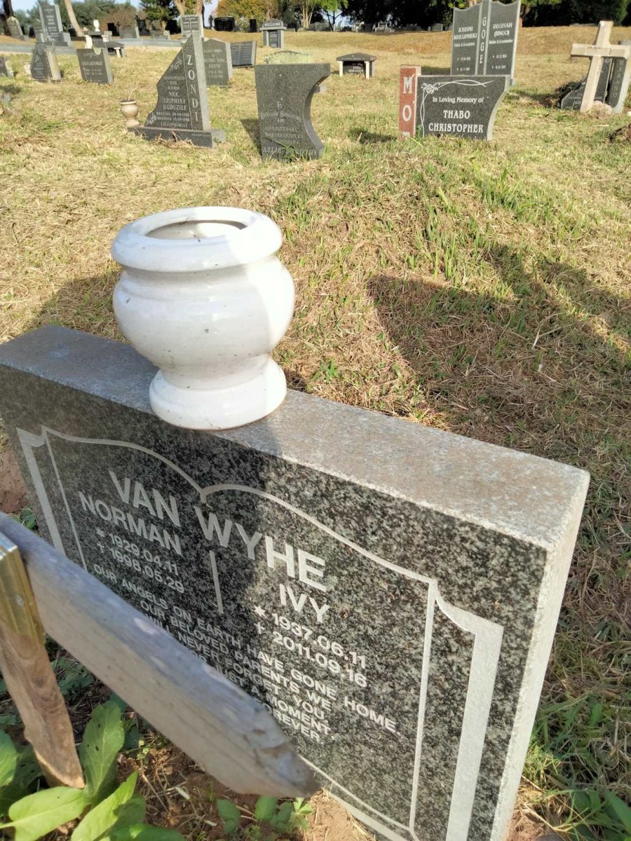 WYHE Norman, van 1929-1998 & Ivy 1937-2011 _1