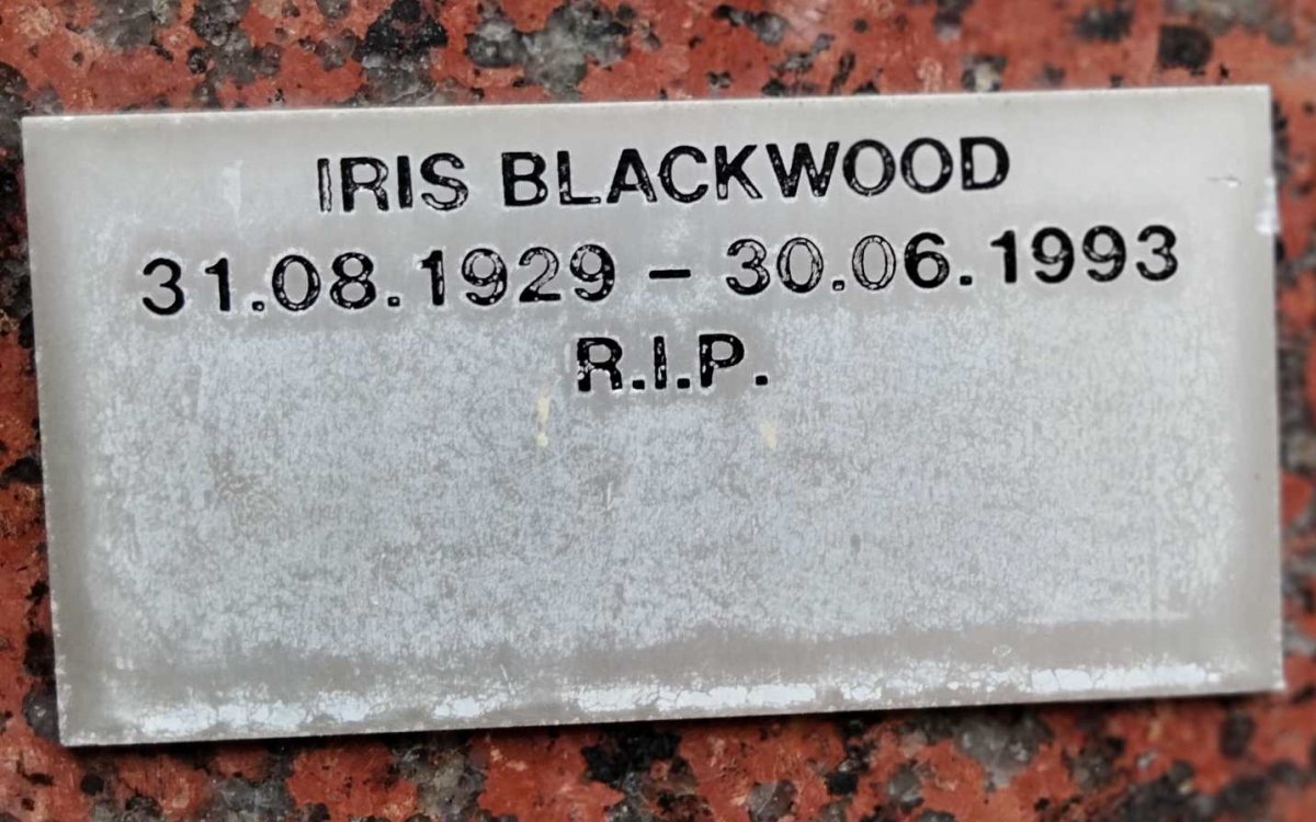 BLACKWOOD Iris 1929-1993