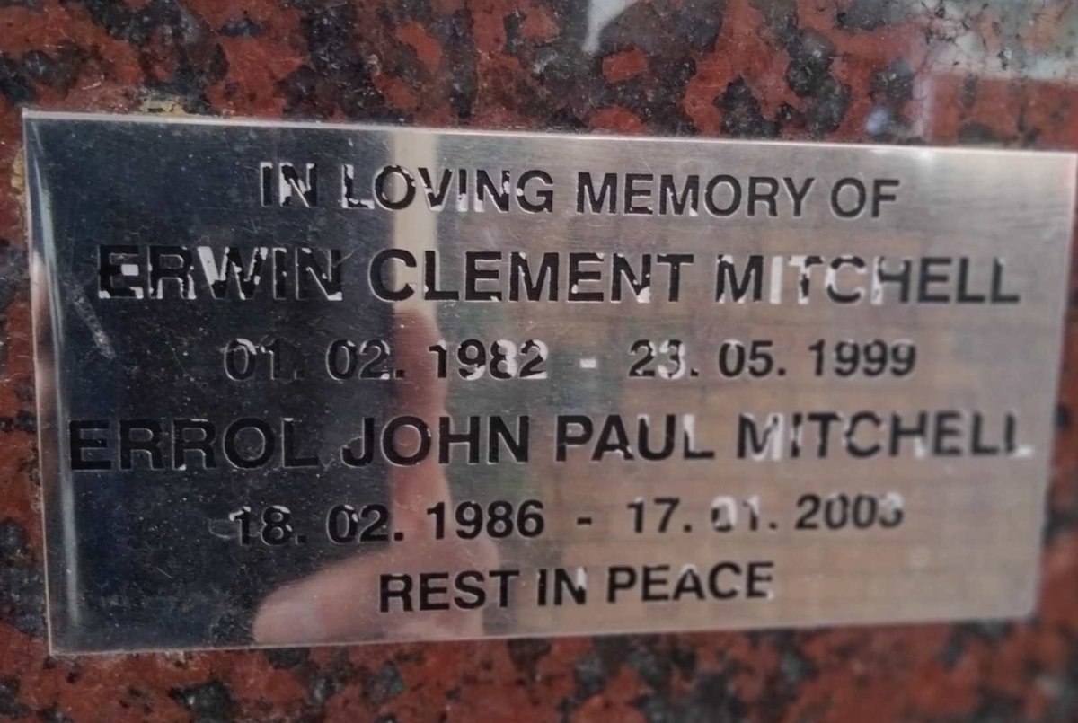 MITCHELL Erwin Clement 1982-1999 :: MITCHELL Errol John Paul 1986-2003