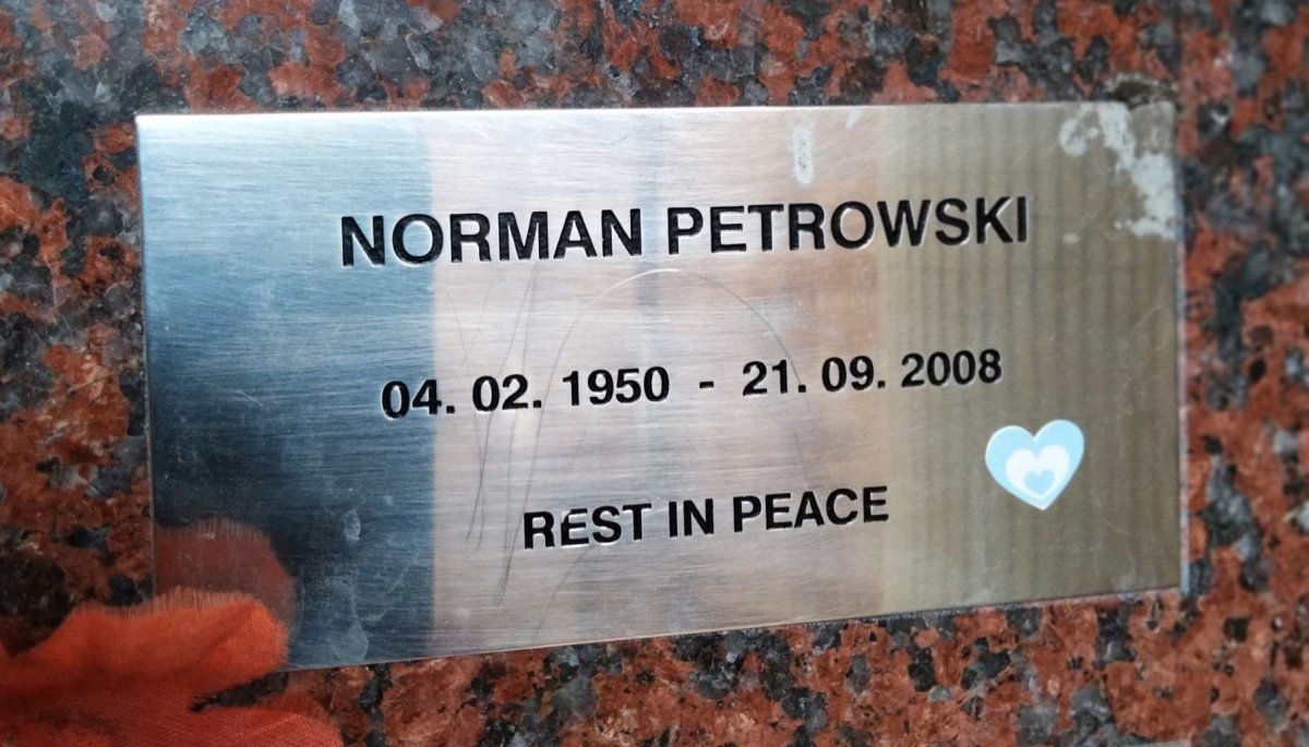 PETROWSKI Norman 1950-2008