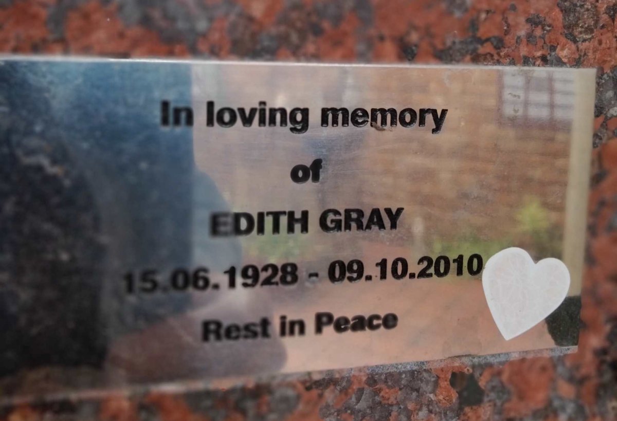 GRAY Edith 1928-2010