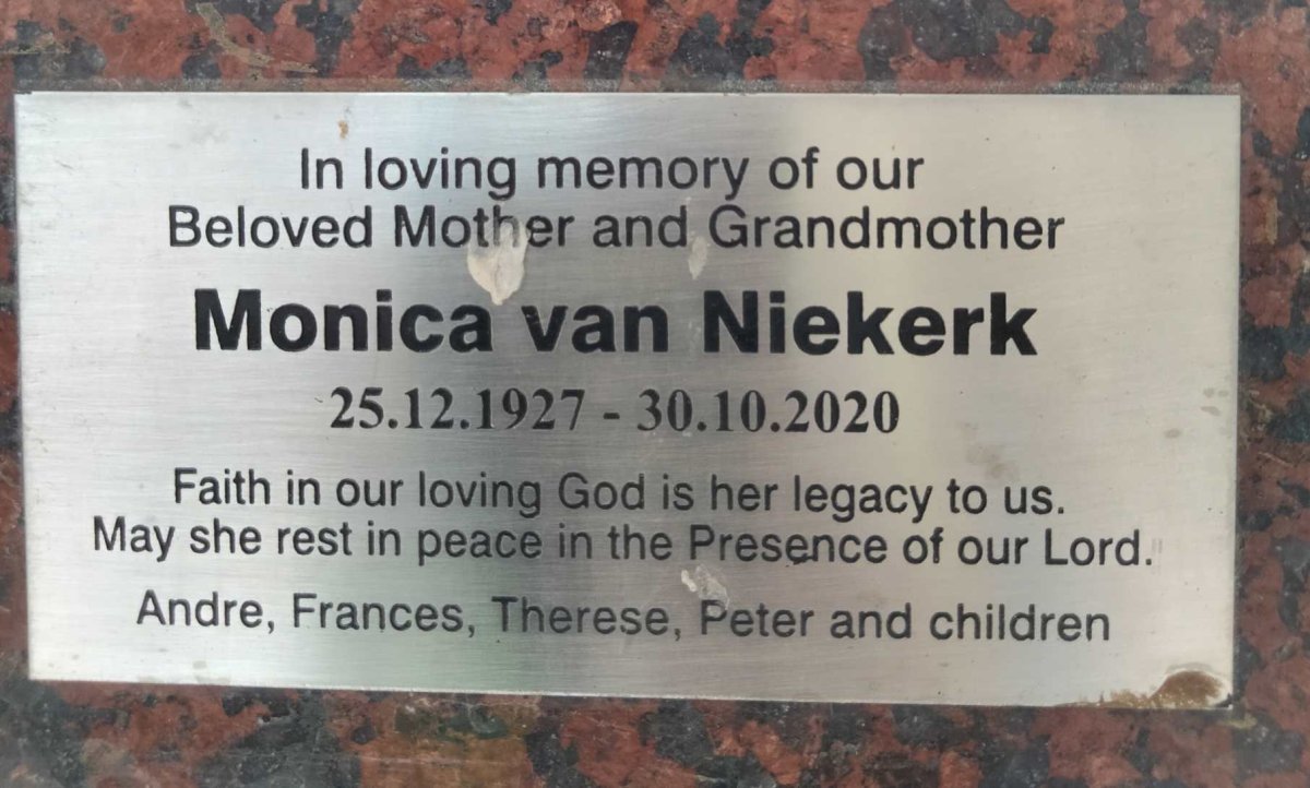 NIEKERK Monica, van 1927-2020
