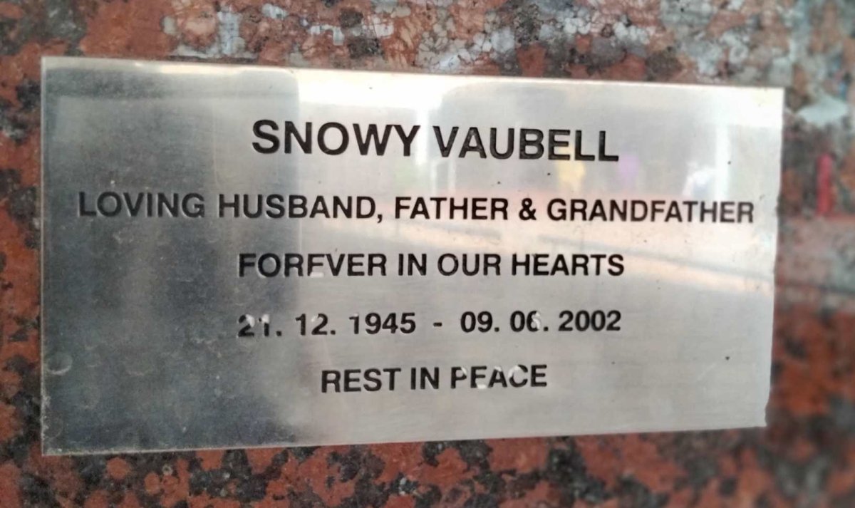 VAUBELL Snowy 1945-2002