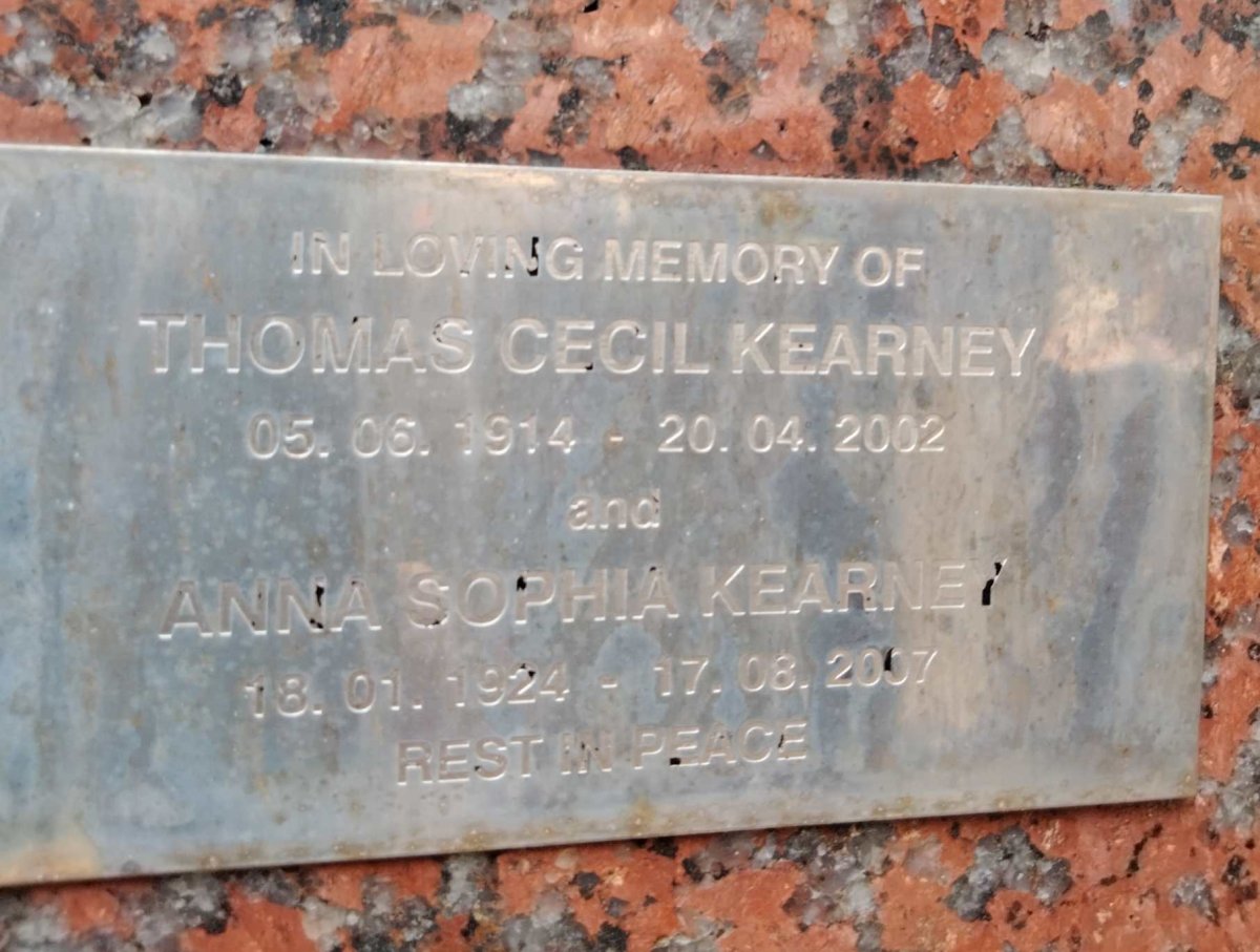 KEARNEY Thomas Cecil 1914-2002 & Anna Sophia 1924-2007