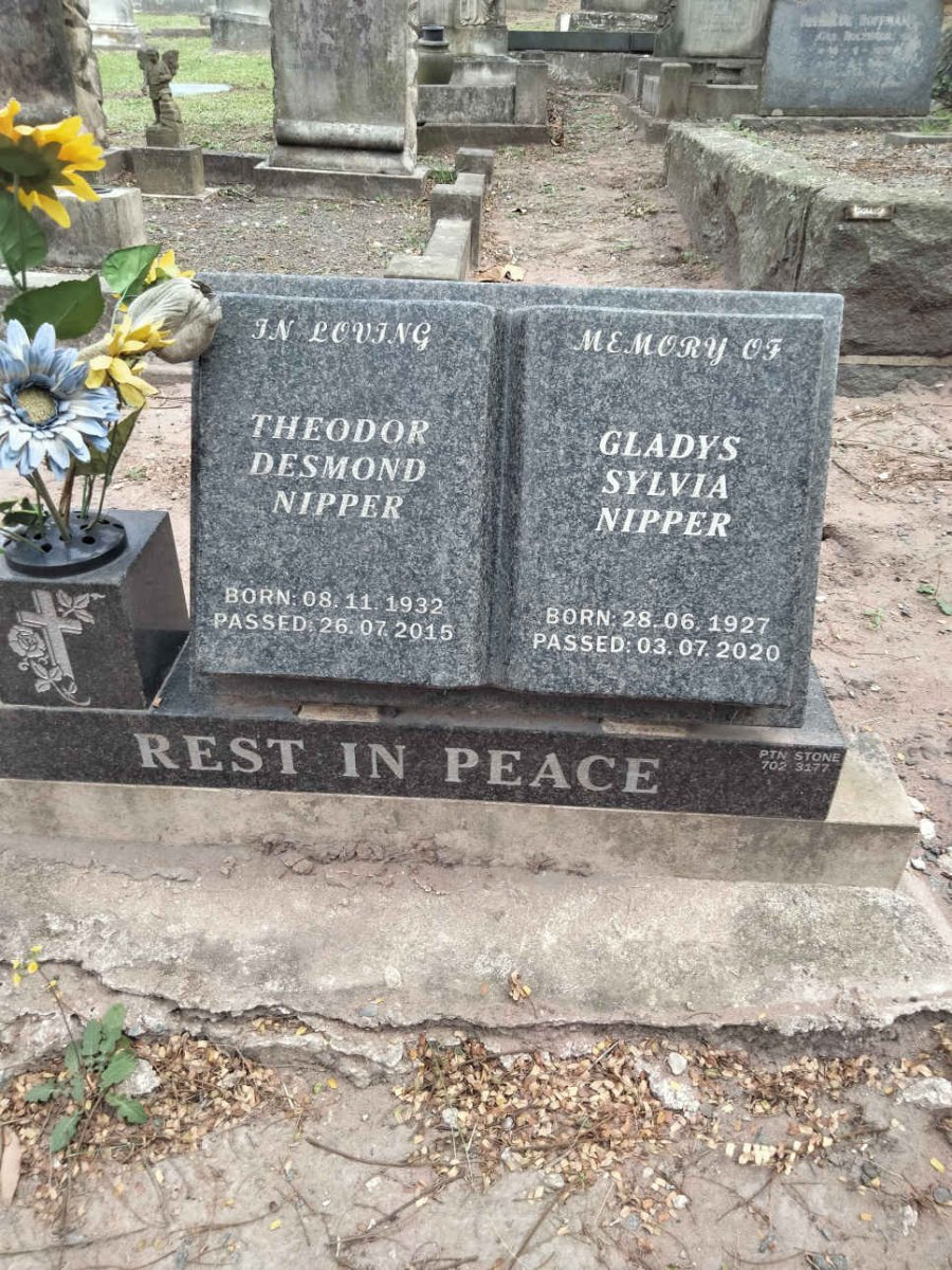 NIPPER Theodor Desmond 1932-2015 &amp; Gladys Sylvia 1927-2020