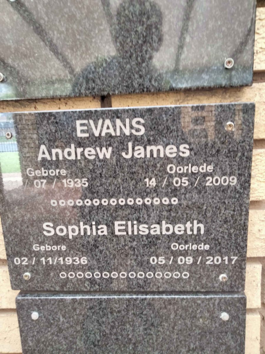 EVANS Andrew James 1935-2009 & Sophia Elisabeth 1936-2017