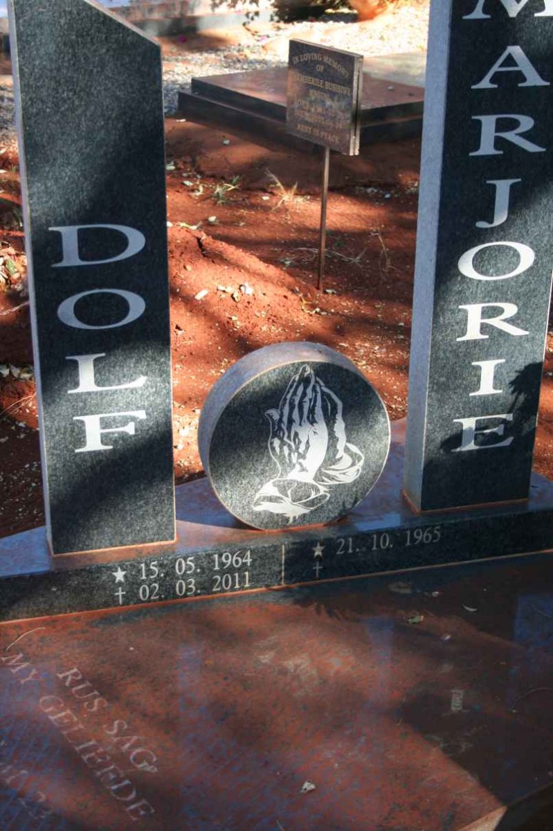 MOORE Dolf 1964-2011 &amp; Marjorie 1965-