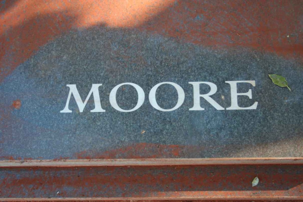 MOORE Dolf 1964-2011 &amp; Marjorie 1965-