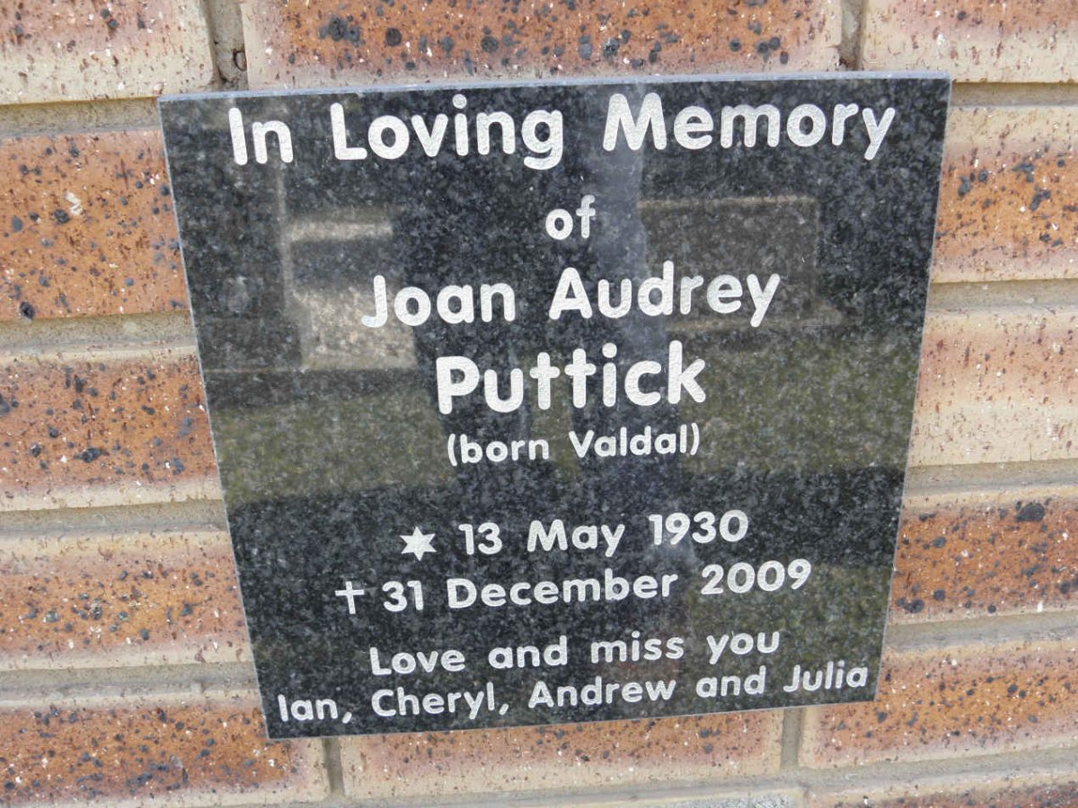 PUTTICK Joan Audrey nee VALDAL 1930-2009