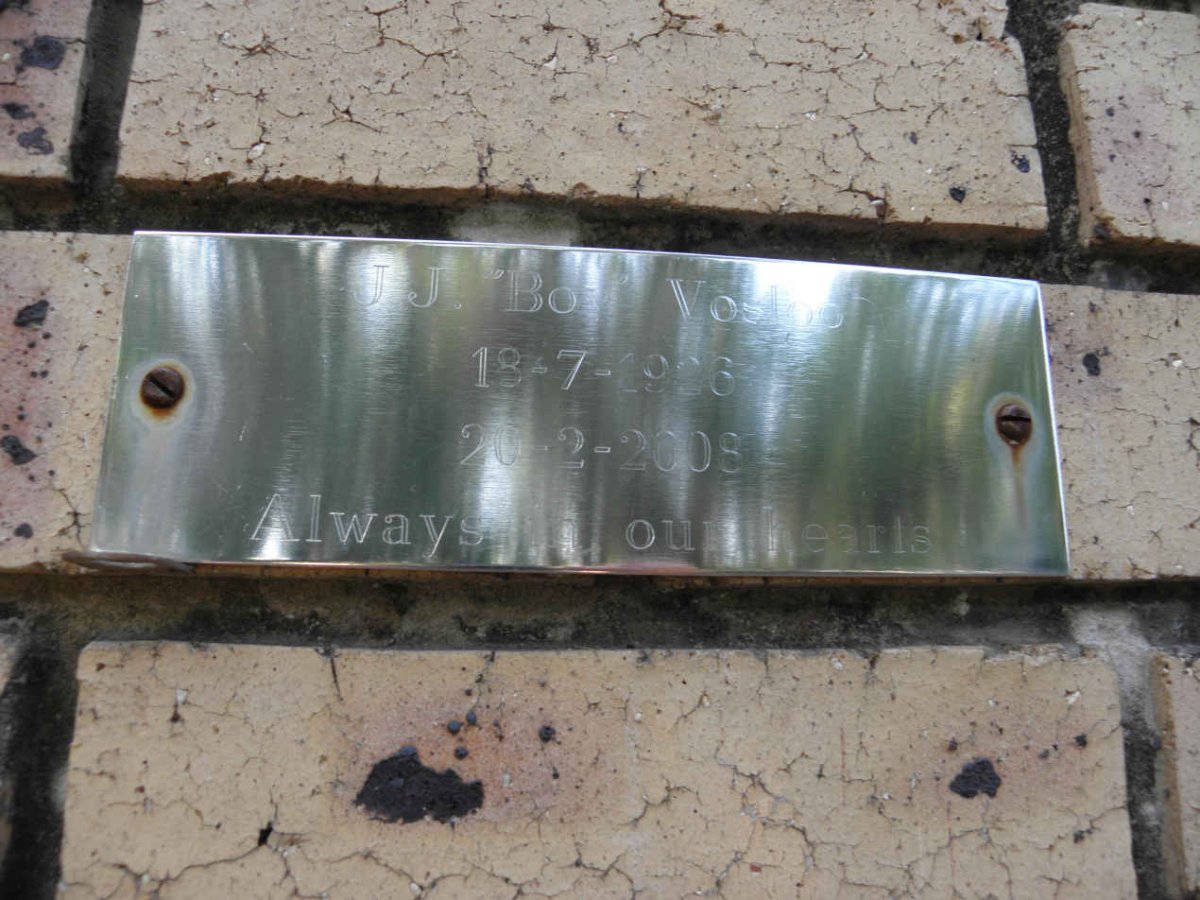 VOSLOO J.J. 1926-2008