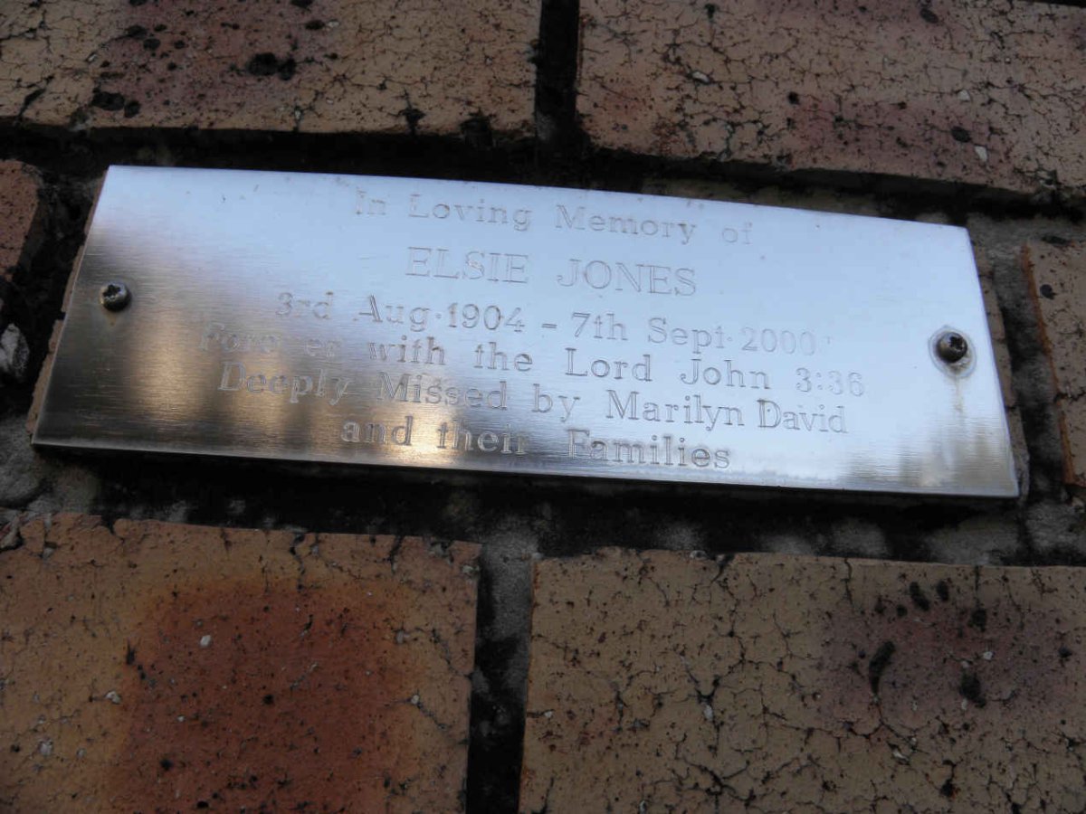 JONES Elsie 1904-2000