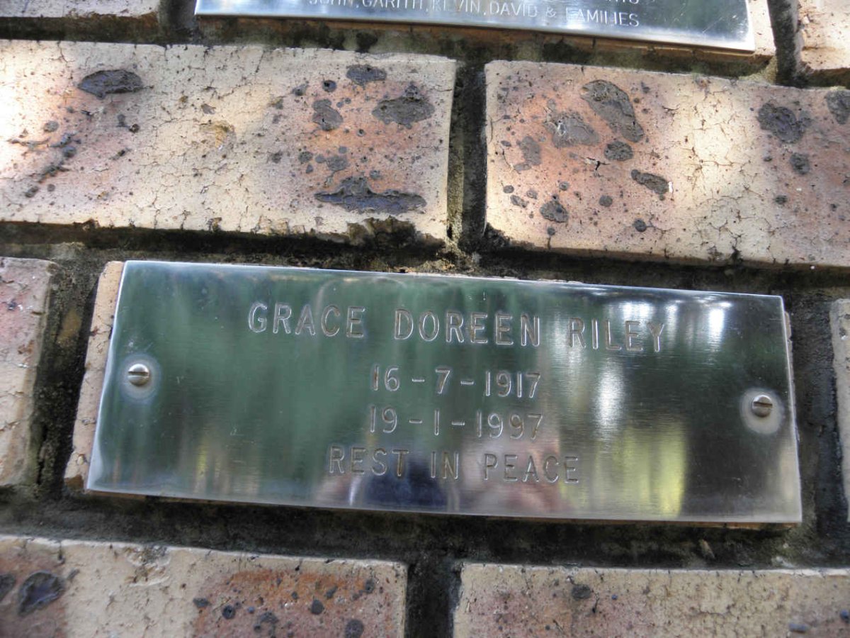 RILEY Grace Doreen 1917-1997