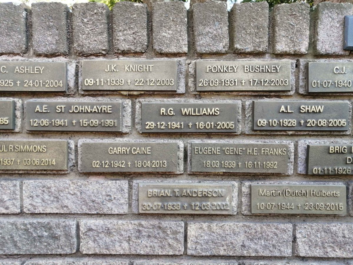 04. Plaques