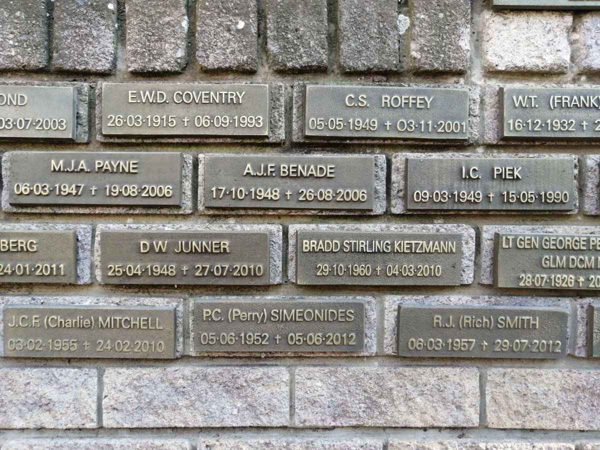 07. Plaques