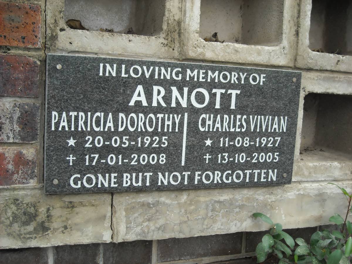 ARNOTT Charles Vivian 1927-2005 &amp; Patricia Dorothy 1925-2008