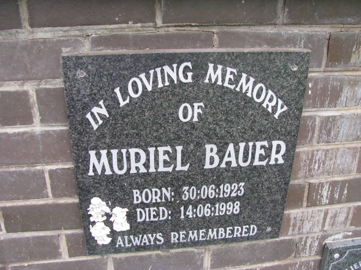 BAUER Muriel 1923-1998