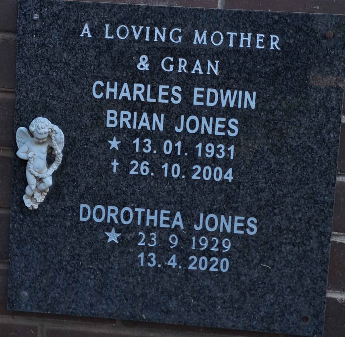 JONES Charles Edwin Brian 1931-2004 :: JONES Dorothea 1929-2020