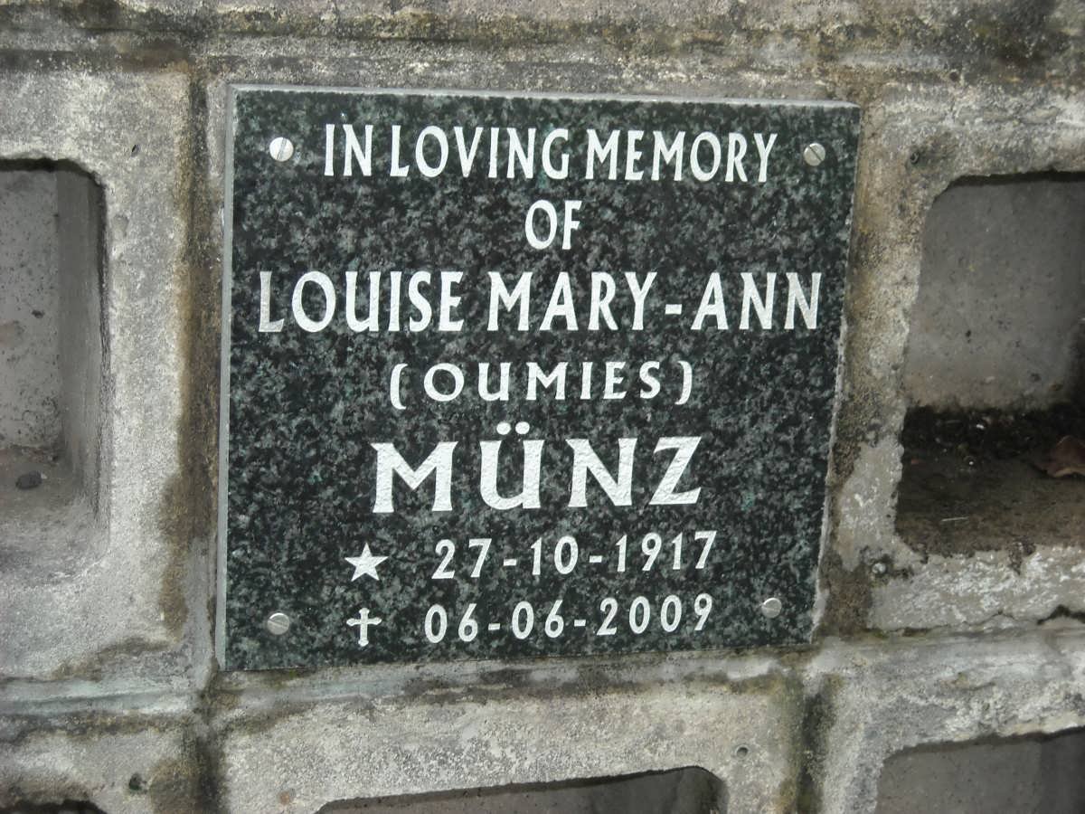 MUNZ Louise Mary-Ann 1917-2009