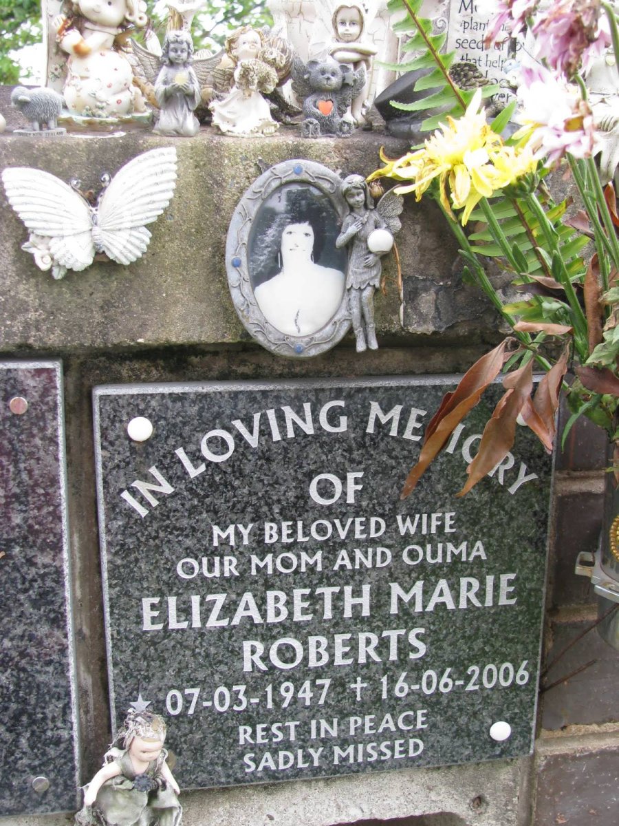 ROBERTS Elizabeth Marie 1947-2006