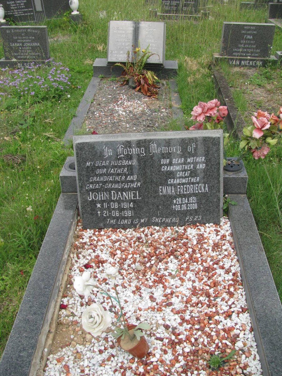 GALLERY John Daniel 1914-1991 &amp; Emma Fredriecka 1921-2008