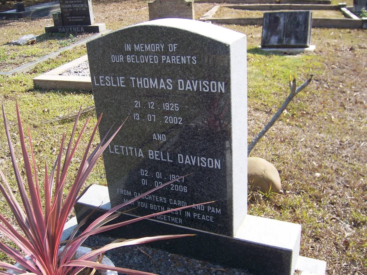 DAVISON Leslie Thomas 1925-2002 &amp; Letitia Bell 1927-2006