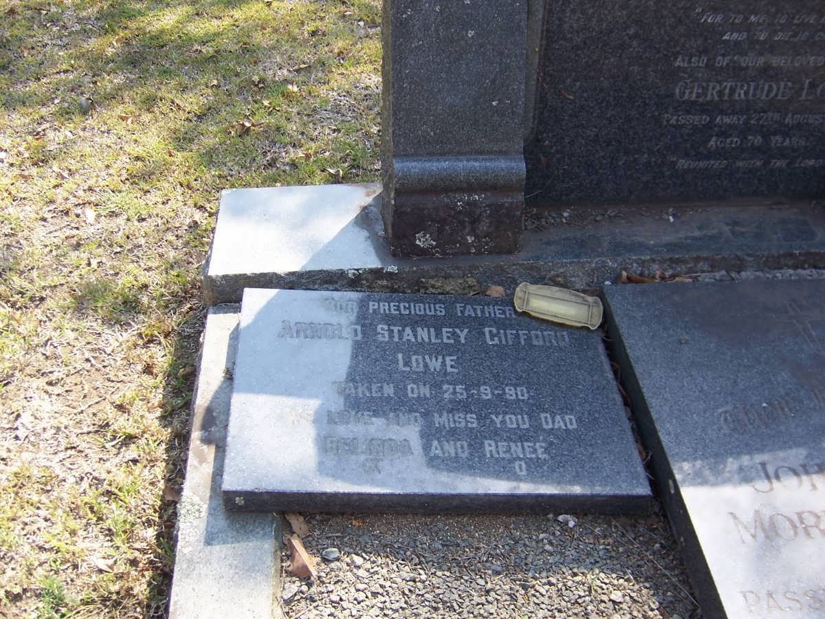 LOWE Arnold Stanley Gifford -1990