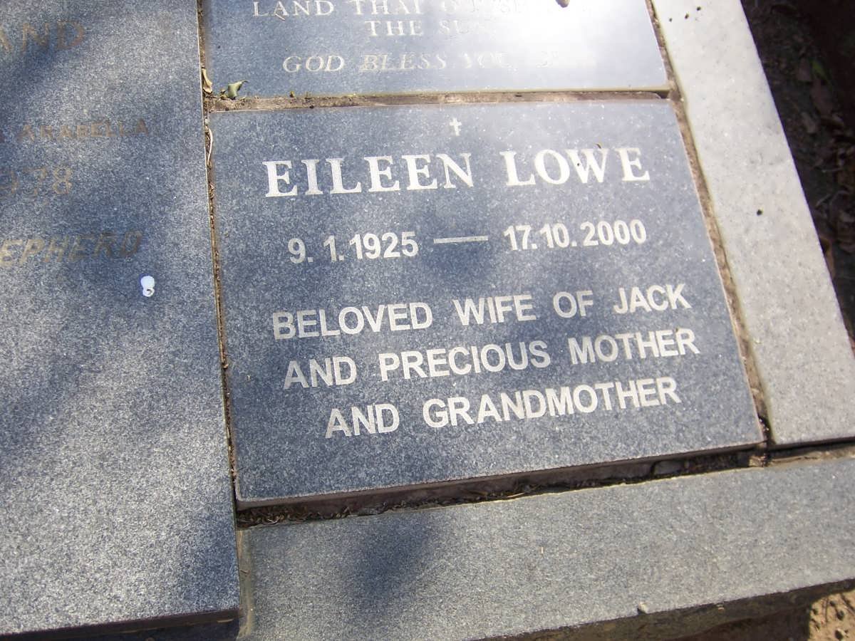 LOWE Eileen 1925-2000