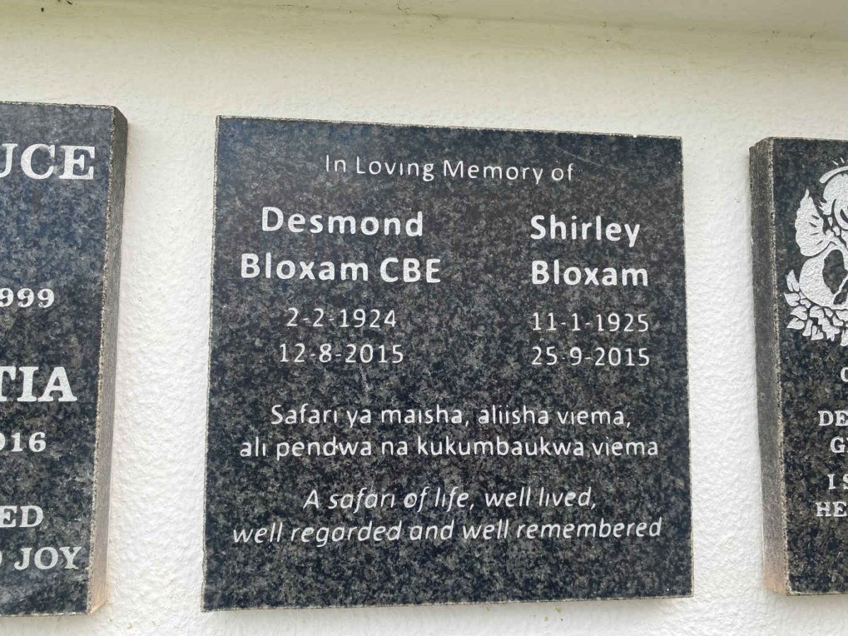 BLOXAM Desmond 1924-2015 & Shirley 1925-2015