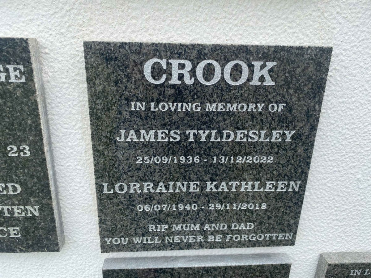 CROOK James Tyldesley 1936-2022 & Lorraine Kathleen 1940-2018