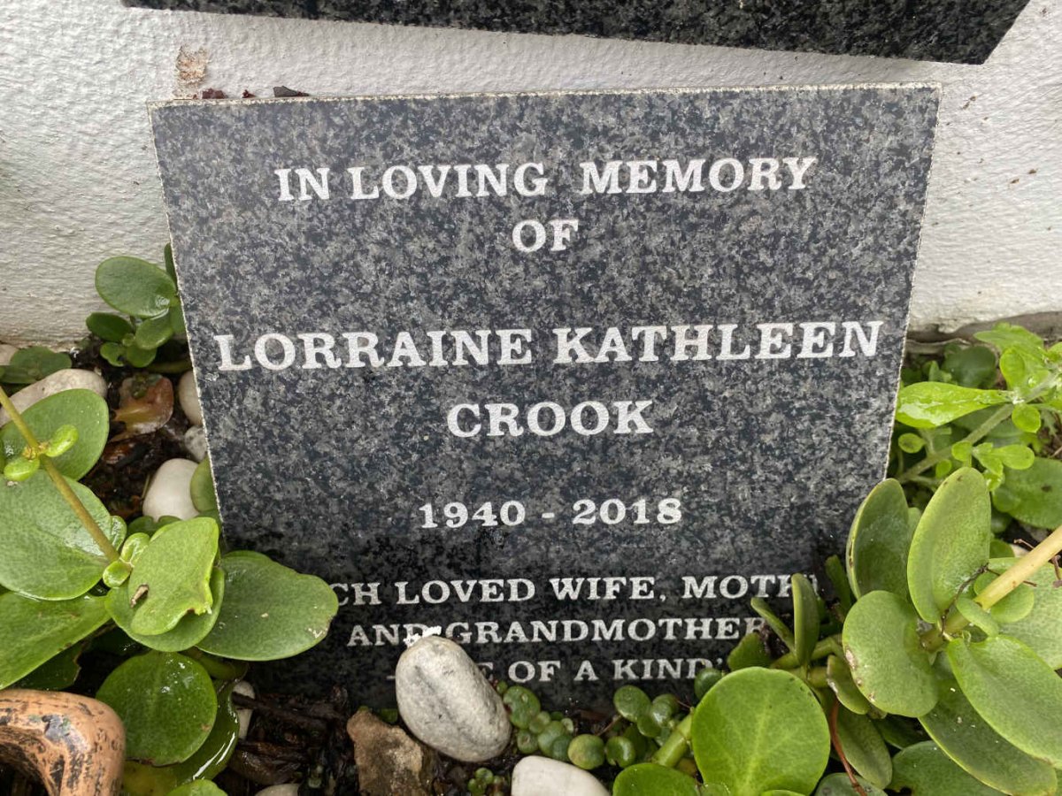 CROOK Lorraine Kathleen 1940-2018