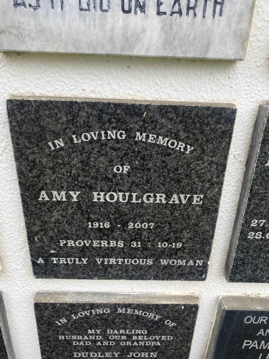 HOULGRAVE Amy 1916-2007